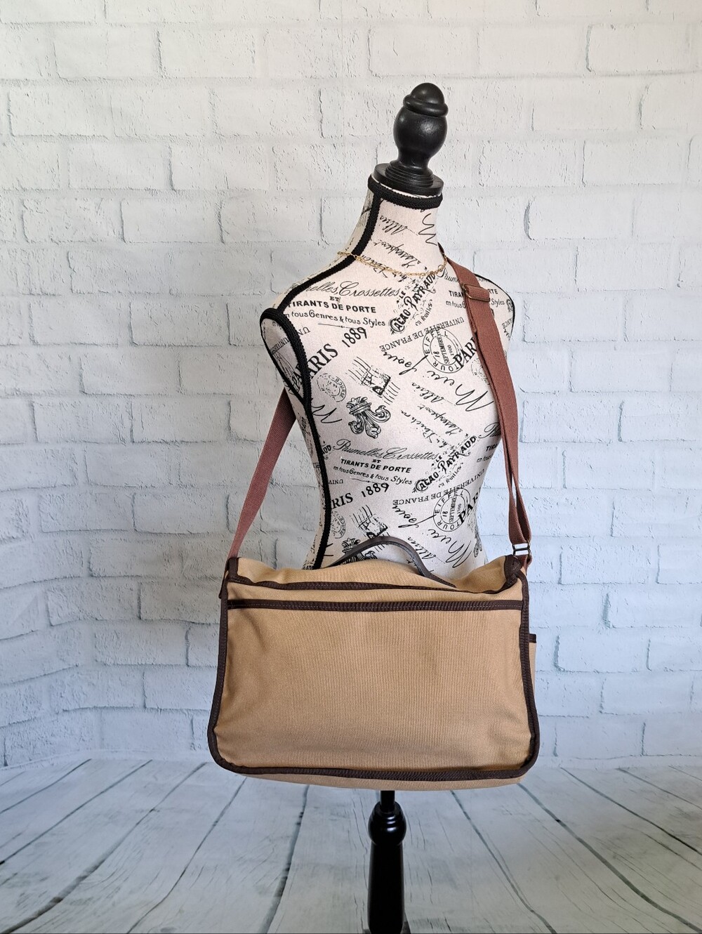 XL Woolrich Canvas & Leather Messenger Bag - Picture 3 of 14